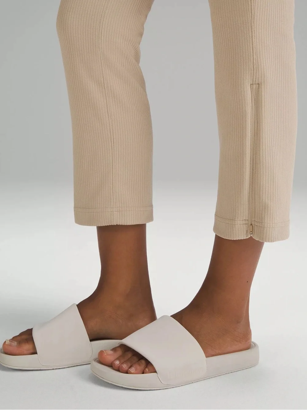 lululemon athletica zippers hem